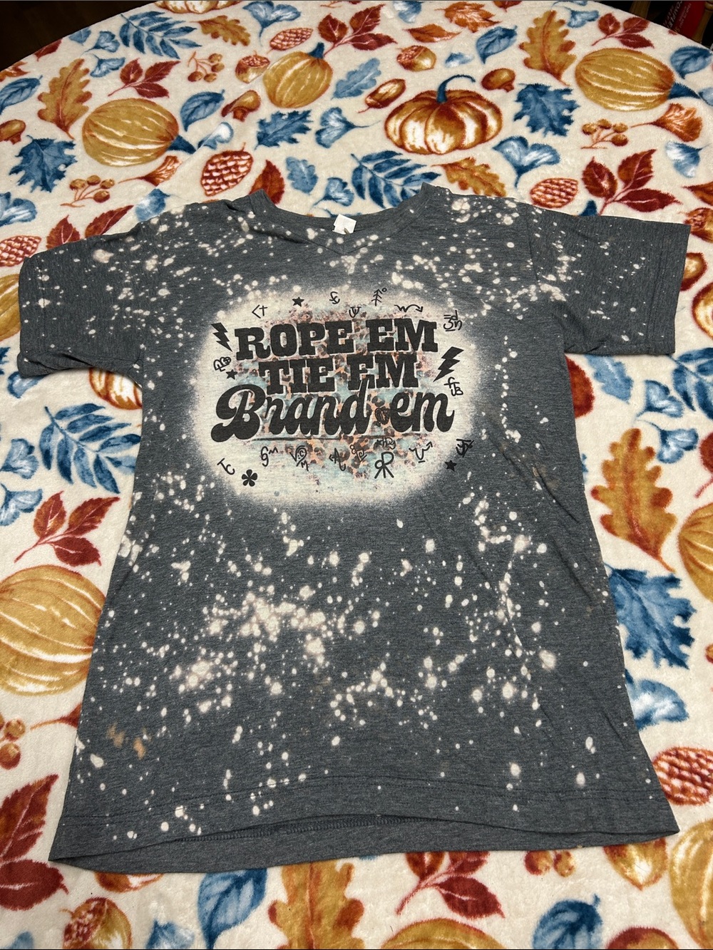 Graphic Bleach-Splatter Short Sleeve Tee in Gray